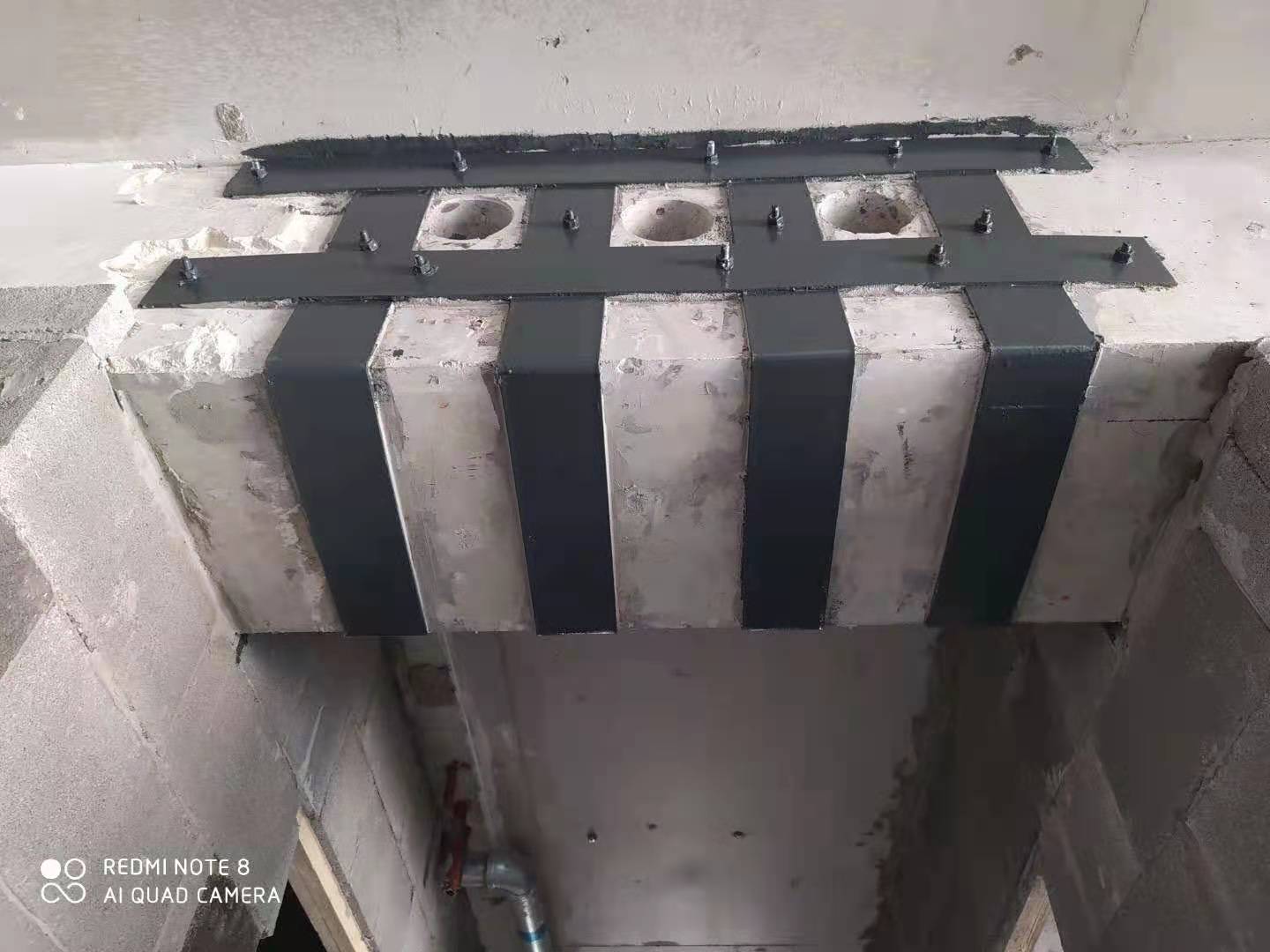 白山包钢加固与粘钢加固的区别 砼结构构件加固技术对比